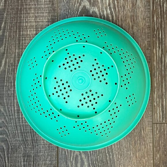 Tupperware Colander/Strainer with Lid - Picture 4 of 12